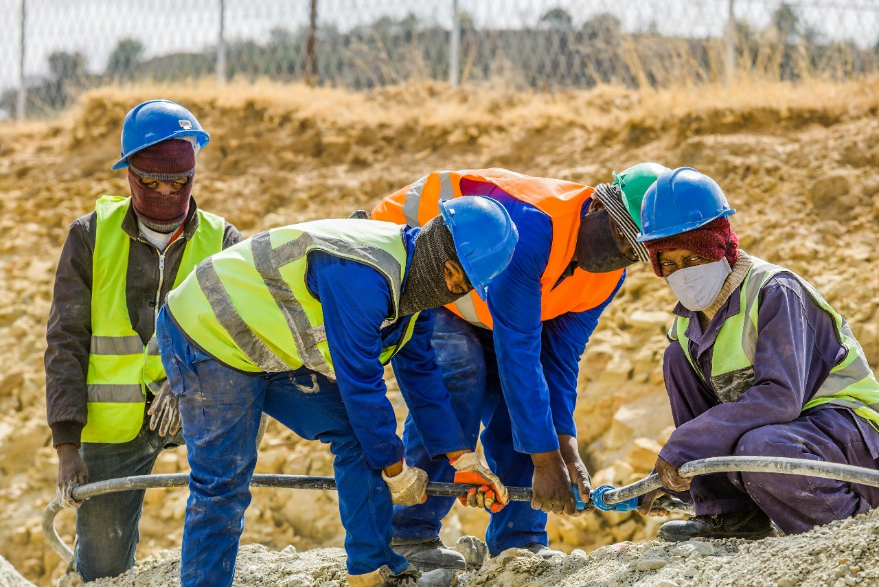 Why Every Contractor Needs a Dual Gate Sign Construction Site Strategy